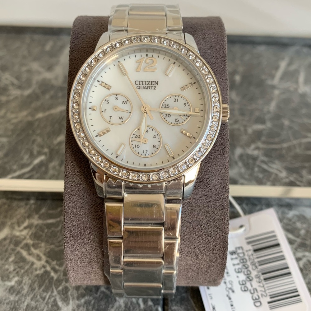Women's Quartz Stainless Steel Bracelet Watch NWT